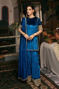 Pakistani Outfits, Indian Designer Wear, Designer Wear, Android Wallpaper, Indian Outfits, Designer Dresses, Velvet