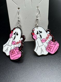 These ghosts are ready to communicate from the other side any way they can! Faces set with the classic scream Free shipping. Drop length 2.5 inches. The Other Side, Scream, Favorite Jewelry, Jewelry Earrings Dangle, Etsy Earrings, Dangle Drop Earrings, Ghost, Dangle Earrings, Bathing Beauties