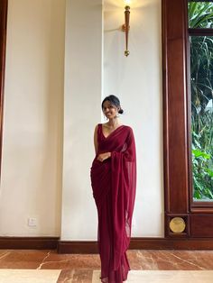 Saree Silk Classy, Red Saari Aesthetic, Wine Red Saree For Farewell Party, Red Farewell Saree, Best Saree Look For Farewell, College Saree Look, Red Saree Ideas, Maroon Saree Blouse Combination, Simple Red Saree