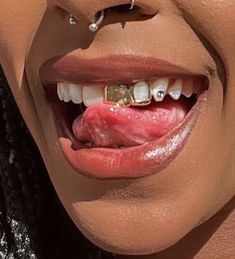 Bktherula Aesthetic, Simply Cie, Girl Grillz, Dental Jewelry, Grillz Teeth, Gold Grill, Grills Teeth, Tooth Gem, Gold Teeth