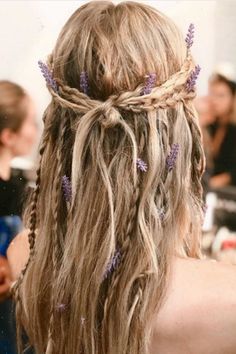 Pirate Hair, Costume Inspirations, Rapunzel Costume, Flowers In Her Hair, Fairy Hair, Plaits Hairstyles, Hippie Hair, Bohemian Hairstyles, Boho Hairstyles