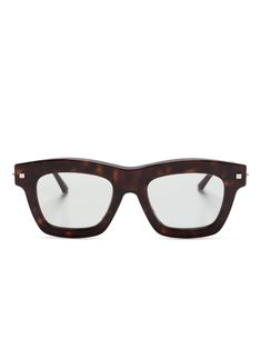 brown tortoiseshell effect wayfarer frame UV-protective grey tinted lenses rivet detailing straight arms with curved tips These glasses come with a protective case. Kuboraum Eyewear, Sunglasses Brown, Glasses Accessories, Sunglass Frames, Glasses Frames, Tortoise Shell, Spectacles, Protective Cases, Lenses