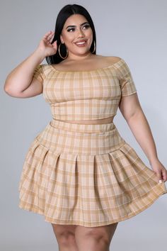 Crop Top Off Shoulder, Plus Size Posing, Outfit Combos, Flowy Dresses, Short Sleeve Crop Top, High Waist Skirt, Summer Fashion Trends, Trends 2024, Curvy Girl Fashion