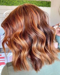 Hair Color Highlights, Red Head, Winter Hairstyles, Medium Length Hair Cuts, Hair Dos, Messy Hairstyles, Bridesmaid Hair, Hair Highlights, Fall Hair