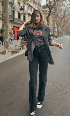 Classy Grunge Aesthetic, Grunge Minimalist Outfits, Classy Grunge, Outfit Comodo, Ideas De Outfits, Blazer Casual, Look Jean, Fall Jeans, Outfit Check