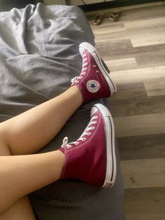 Adriana Core, Dark Red Converse, Burgundy Converse, Converse Platforms, Maroon Converse, Chuck Taylor Shoes, Back To School Fits, School Fit