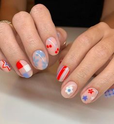 30+ Cute 4th of July Nails to Spark Your Independence Day Style! - prettygirlythings.com Short Oval Nails, Nagel Tips, Fake Nails With Glue, Cute Gel Nails, Short Nail Designs