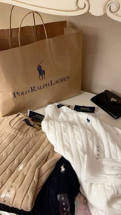 Winter Luxury Aesthetic, Ralph Lauren Polo Outfit, Adrette Outfits, Mode Zara, Skandinavian Fashion, Looks Street Style, Stockholm Fashion, Ralph Lauren Outfits, Old Money Aesthetic