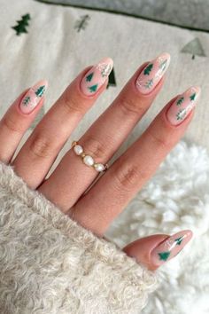 The best Christmas nails including fun Christmas nail designs, and art for short nails, acrylic, gel, natural nails and so much more! Christmas Manicures, Christmas Tree Nail Designs, Snowflake Nail Design, Christmas Nail Colors, Christmas Tree Nails, Holiday Nails Christmas, Candy Cane Nails, Christmas Manicure, Festive Nail Art