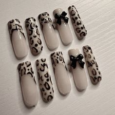 White Nails Not Acrylic, Black And White Leopard Print Nails, Nail Art Leopard Print, Gel Nails Ideas Oval, Nail Layout Design, Nail Ideas Leopard Print, Nail Designs Zebra Print, Nail Inspo Medium Square, Snow Leopard Nails