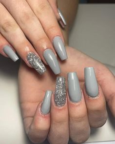 Gray nails are a unique and beautiful neutral manicureAlthough gray is a color that is often overlookedthis understated color can produce unexpectedly Light Grey Nail Designs, Gray And Silver Nails, Grey And Silver Nails, Gray Nails Ideas, Light Gray Nails, Grey Matte Nails, Grey Nail Art, Grey Acrylic Nails, Grey Nail Designs