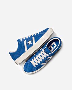 From one icon to another, the Converse One Star Pro nods to its predecessor the Academy. Drafted with a bright blue suede upper, the uppers are banded by white canvas strips with contrast stitching, set on either side of a crisp One Star cutout. A Converse One Star logo is embossed atop a suede tongue, while layered underfoot, we find a thick white rubber midsole finished with a waffled, gum rubber outsole. Converse One Star Academy, Star Academy, Kids Branding, Sneaker Brands, White Canvas