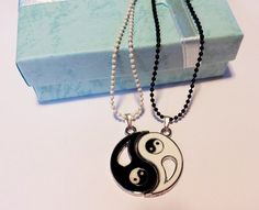 Couple's Yin and Yang sign zen lovers friendship 2 necklaces Kawaii Necklace, Fern Necklace, Chain Link Necklace Silver, Yin And Yang, Dog Charms, Beaded Brooch, Love Necklace, Eye Necklace, Chain Link Necklace