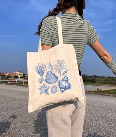 Cute Seashell Tote Bag, Coral Tote Bag, Gift For Seashell Lover, Sea Ocean Aesthetic Tote, Retro Ocean Nature Bag, Summer Tote Bag For Life by ToteTale on Etsy Tote Bag Painting Ideas Summer, Toat Bag, Sea Ocean Aesthetic, Cute Seashell, Retro Ocean, Summer Tote Bag, Tote Bags For School