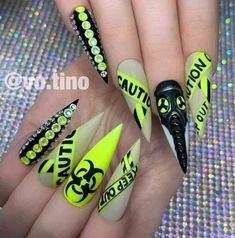 Stiletto Nails Design, Acrylic Stiletto Nails, Horror Nails, Nails Design Ideas, Pointy Nails, Halloween Acrylic Nails, Punk Nails, Gothic Nails, Goth Nails