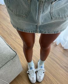 Adidas Samba Outfit, Samba Outfit, Denim Chic, Stockholm Fashion, Adidas Samba, Mode Inspiration, Fitness Inspo, Tennis Shoes, Nice Shoes