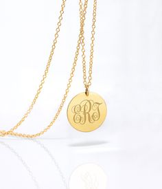 Proudly wear your initials in this beautiful and high-quality silver, gold, or rose gold monogram disk necklace. You can choose your favorite monogram style, metal, necklace length, and chain style to make this completely your own. Perfect for gift giving for any holiday, birthday, or graduation. This disk charm can be engraved on one or both sides. Disk size is 19mm / 0.75 inches. Information We Need From You: ► Text Engraving. Please note for MONOGRAMS that the last name is the large letter in Bridesmaid Wedding Gifts, Disk Necklace, Horizontal Bar Necklace, Initial Disc Necklace, Engraved Initials, Jewelry Bridesmaid, Wedding Gifts For Bridesmaids, Metal Necklace, Gold Monogram