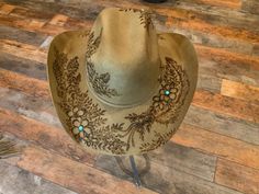 Western Floral Hat with Turquoise studded detail The band buckle is gold and black accents Burnt to perfection !  Size Medium Camel colored Black Felt Hat Outfit, Felt Hat Outfit, Cowboy Hat Design, Black Felt Hat, Wood Burn Designs, Leather Tooling Patterns, Tooling Patterns, Hat Outfit