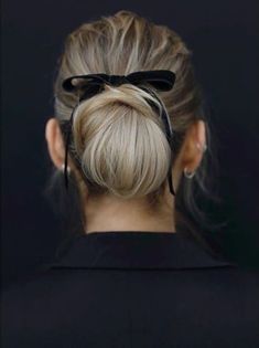 32+ Easy Work Hairstyles For A Sleek And Polished Appearance Hairstyle Ribbon, Easy Up Do, Next Day Hair, Half Up Hairstyle, Easy Work Hairstyles, Chignon Bun