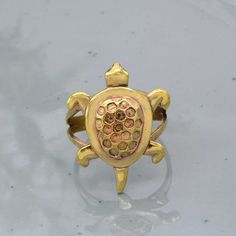 Turtle Brass Ring, 14k Gold Tortoise Ring, Turtle gifts, Animal Ring, Ocean Ring, Sea Turtle Ring, Good Luck Ring, Animal Gold Ring, Jewelry by Jamunajewelryart on Etsy Messing Ring, Tortoise Ring, Gold Ring Jewelry, Ocean Ring, Turtle Ring, Animal Ring, Turtle Gifts, Brass Rings, Animal Rings