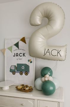 Pastel garbage truck-themed birthday setup with mini garbage can loot bags, custom cake toppers, and balloon bouquets. Garbage Truck Birthday, Pastel Mini, Boy Birthday Party Themes, Birthday Themes For Boys, 2nd Birthday Party Themes, Decor Hacks, Loot Bags, Jack And Jack, Birthday Themes