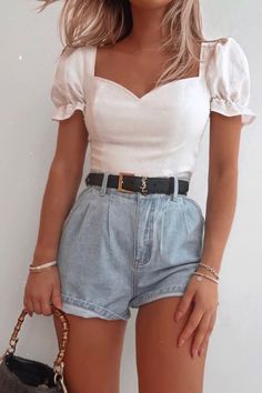 Shorts Outfits Feminine, Spring Movies, Whimsical Clothing, Summery Outfits, Summer Trends Outfits, Aesthetic Dark, Summer Fits, Outfit Aesthetic