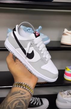 Sneaker Closet, Nike Shoes Women Fashion, Shoe Room, Nike Shoes Girls, Preppy Shoes