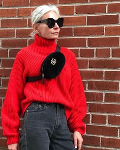 Grece Ghanem la instagramer de 52 años que tiene mejor estilo que nosotras- ElleSpain 40 Fashion Women, 50's Style, Styles Women, Fashion For Women Over 40, Fashion Icons, Red Sweater