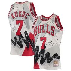 Honor one of the best players to ever suit up for the Chicago Bulls with this Toni Kukoc 1995-96 Hyper Hoops Swingman jersey from Mitchell & Ness. Only the most exciting sublimated design can be used to commemorate the highlight plays and clutch shots he made throughout his career, which is exactly what you are getting in this top. Cozy mesh fabric helps keep you comfortable so you can show off your fandom of Toni Kukoc. Brand: Mitchell & Ness Crew neck Machine wash, line dry Officially licensed Toni Kukoc, Chicago Bulls