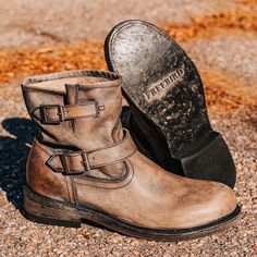 Street Accessories, Distressed Leather Boots, Handcrafted Boots, Goodyear Welt, Small Leather Goods, Dress With Boots, Leather Ankle Boots, Western Boots, Vintage Men