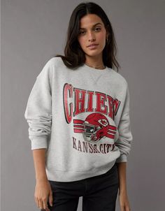 AE NFL Kansas City Chiefs Crew Neck Sweatshirt Chiefs Game, Chiefs Shirts, White Jeans Men, Athletic Fit Jeans, Nfl Kansas City Chiefs, Jean Trends, Curvy Jeans, Gameday Outfit, Loose Jeans