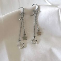 These Star Dangle Earring for women make an ideal jewelry gift for her. With stainless steel dangle star charms with a coquette style, these star earrings are a perfect statement jewelry gift for a her or a friend. 𝐃𝐄𝐓𝐀𝐈𝐋𝐒:  ⭐️ The earring drop length is 1.5-2 inches ⭐️ Silver star Charm size is 0.5 inches ⭐️The silver star charm and earrings are made out of stainless steel which is waterproof & tarnish proof & safe for sensitive skin ⭐️ The cutest stargirl dangle earring set! ⭐️ ALL jewelry include 1 year warranty only for broken or discolored pieces  𝐇𝐎𝐖 𝐓𝐎 𝐎𝐑𝐃𝐄𝐑 1. Select quantity  2. Select add to cart  3. Select desired shipping 𝐘𝐎𝐔 𝐌𝐈𝐆𝐇𝐓 𝐀𝐋𝐒𝐎 𝐋𝐈𝐊𝐄: Link Link Link Link section  𝐒𝐇𝐈𝐏𝐏𝐈𝐍𝐆 ⭐️Ships in 1- 2 weeks ⭐️Default shipping is Ground ⭐️Messa Coquette Jewelry, Star Earring, Coquette Style, Statement Earring, Gift For Friend, Star Charms, Silver Stars, Star Earrings, Statement Jewelry