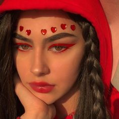 Image about girl in 𝒎𝒂𝒌𝒆𝒖𝒑 𝒍𝒐𝒐𝒌𝒃𝒐𝒐𝒌💋 by 🌊✨🌞 on We Heart It Face Art Makeup, Red Makeup, Makeup Store, Creative Eye Makeup, Creative Makeup Looks, Maquillage Halloween, Editorial Makeup, Makeup Goals, Makeup Designs