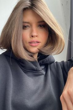 Middle-Part Long Bob Airy Hair, Latest Short Haircuts, Bob Haircut For Fine Hair, Haircuts For Fine Hair, New Haircuts, Great Hair, Bobs Haircuts, Fine Hair, Textured Hair