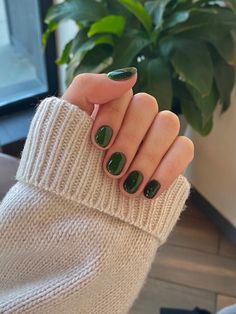 Kutek Disney, November Nails, Short Gel Nails, Nagel Tips, Green Nail Polish, Smink Inspiration