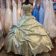 there is a dress on display in the store, and it looks like she's going to be married