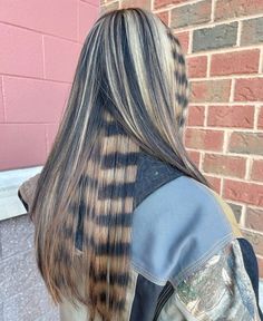 @ empalmm Black And Blonde Streaks, Blonde Striped Hair, Top Deck Hair, Shine Line Hair, Raccontails Hair, Chunky Highlights Black Hair, Raccoon Highlights, Striped Hair Dye