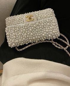 #luxury #chanel #cocochanel Grace Aesthetic, Chanel Bag Outfit, Wool Felting, Model Lifestyle, Chanel Purse, Bag Model