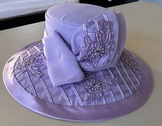 Fitted Hat With Short Brim And Lining, Elegant Hat With Lined Curved Brim, Elegant Lined Hat With Curved Brim, Elegant Hat With Curved Brim And Lining, Elegant Fitted Lined Hats, Elegant Lined Fedora Hat, Church Hats With Short Brim, Fitted Lined Hats For Kentucky Derby, Fitted Lined Hat With Curved Brim