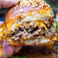 Cheeseburger Sliders with Hawaiian Rolls (30 Min) - Two Kooks In The Kitchen Sliders With Hawaiian Rolls, Hawaiian Roll Sliders, Cheeseburger Sliders, Game Day Appetizers, Hawaiian Rolls, Slider Recipes, Quick Weeknight Dinners, Dinner Rolls, The Ranch