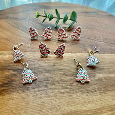 Handmade polymer clay Little Debbie Christmas tree earrings. Little Debbie Christmas Tree, Cake Earrings, Little Debbie, Tree Cake, Christmas Tree Cake, Tree Cakes, Tree Earrings, Christmas Tree Earrings, Earring Tree