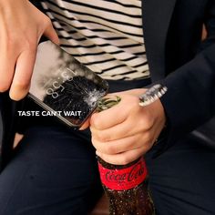 ¿Llegarías al extremo de destrozar el smartphone 📱 de tus amores con tal de abrir esa botella de Coca-Cola cuyo efervescente contenido te despierta una sed insoportable 😋 precisamente cuando no tienes un abrebotellas a mano? Para los fans más empedernidos 😍 de Coca-Cola cualquier cosa vale a la hora de abrir los envases de cristal del celebérrimo refresco en aquellas ocasiones en que los abrebotellas se empeñan en jugar al escondite. Así lo demuestra la ingeniosa campaña que ves 👁️ sob... Visual Advertising, Random Places, Commercial Ads, Key Visual, Creative Advertising, Print Ads, Vaseline, Signet Ring, Art Direction