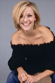 Reese Witherspoon...my all time favorite short hair Reese Witherspoon Sweet Home Alabama Hair, Sweet Home Alabama Hair, Reese Witherspoon Hair Short, Reese Witherspoon Sweet Home Alabama, Reese Witherspoon Hairstyles, Short Celebrities, Woman With Blonde Hair