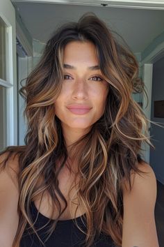 California Brunette Hair Balayage, Brunette Warm Highlights, Carmel Brown Highlights In Dark Hair, Dynamic Brunette Hair Color, California Brunette Hair Sun Kissed, Bright Brunette Hair, Summer Brown Hair Balayage, Ideas To Dye My Hair, Autumn Highlights For Brown Hair