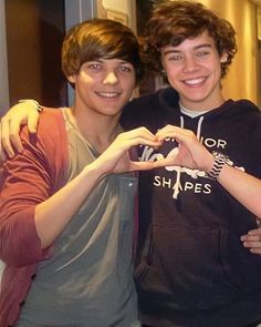 Larry fetus
Larry stylinson
Larry formando un corazón
Larry fetus formando un corazón Write A Song About, Write A Song, Larry Stylinson, A Song, Pop Star, Ships, Anime