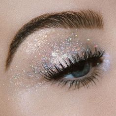 Sparkling Makeup Glitter, Silver Make Up Looks Glitter Eye, Homecoming Makeup Glitter, Glitter Disco Makeup, Euphoria Silver Makeup, Cinderella Aesthetic Makeup, Glittery Eye Makeup Looks, Sparkle Eye Makeup Glitter, Silver Glitter Nails Aesthetic