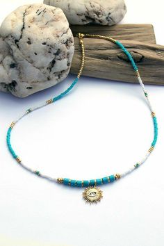 Diy Jewelry Videos, Surf Necklace, Preppy Jewelry, Trending Bracelets, Beaded Necklace Designs, Beads Pendant, Summer Necklace, Beaded Accessories