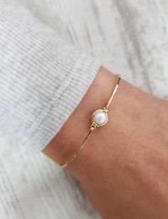 Pearl Bangles Gold Jewelry, Simple Wedding Bracelet, Wedding Day Bracelet, Single Pearl Bracelet, Gold Bracelet With Pearls, Simple Pearl Bracelet, Dainty Gold Pearl Bracelet, Delicate Pearl Bracelet, Simple Pearl Jewelry