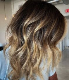 Summer-Ready Root Melt for Brown Hair Partial Blonde Highlights, Brown Lob, Color Melting Hair, Warm Blonde Highlights, Brunette With Blonde Highlights, Chunky Blonde Highlights, Root Melt, Brown Hair With Blonde, Hair With Blonde Highlights