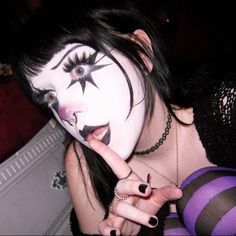 creepy goth clown makeup inspo Emo Clown Makeup, Clown Goth Makeup, Gothic Clown Makeup, Clown Makeup Aesthetic, Goth Clown Makeup, Emo Clown, Clown Goth, Goth Clown, Creepy Clown Makeup